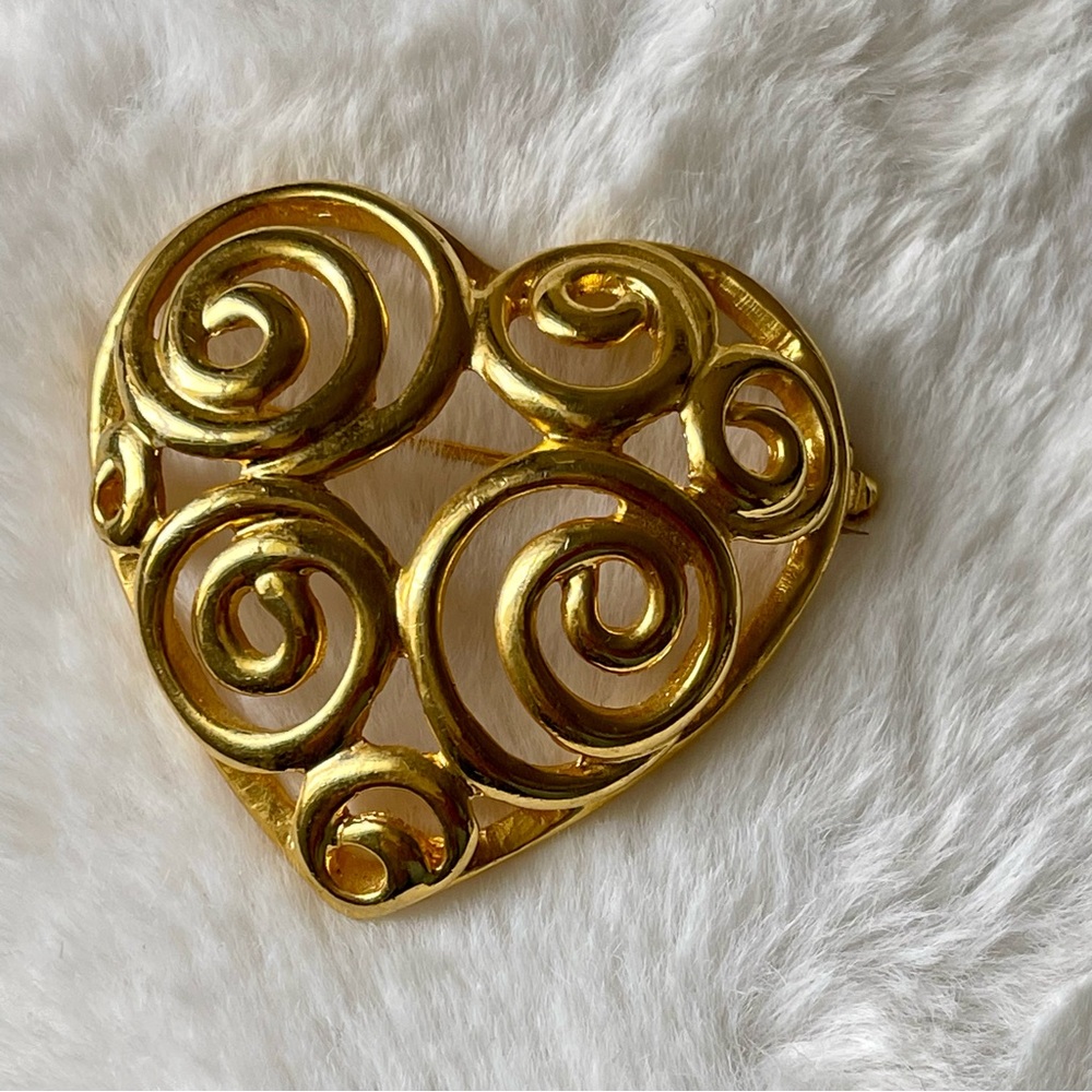 PUFFY HEART SCROLLS/FILIGREE GOLDEN PIN BROOCH | VINTAGE